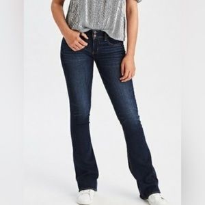 American Eagle Stretch Low Rise Artist Flare Dark Wash SIZE 6 - 31” Inseam